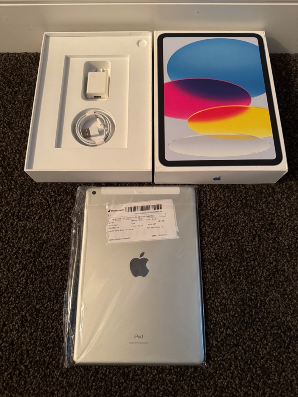 Apple iPad 7th(GEN) 32GB - Silver Back with White Accessories